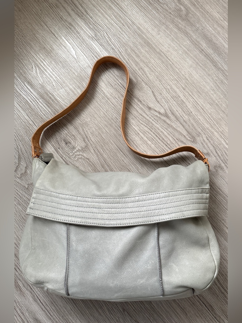 DANIER Light Gray Leather Shoulder Bag with Tan Strap